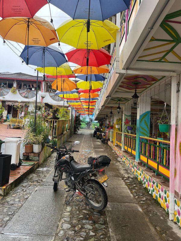 COLOMBIA en moto. Montañas, Cafetales, Pueblos Coloniales, Belleza Natural. - Imagen 69