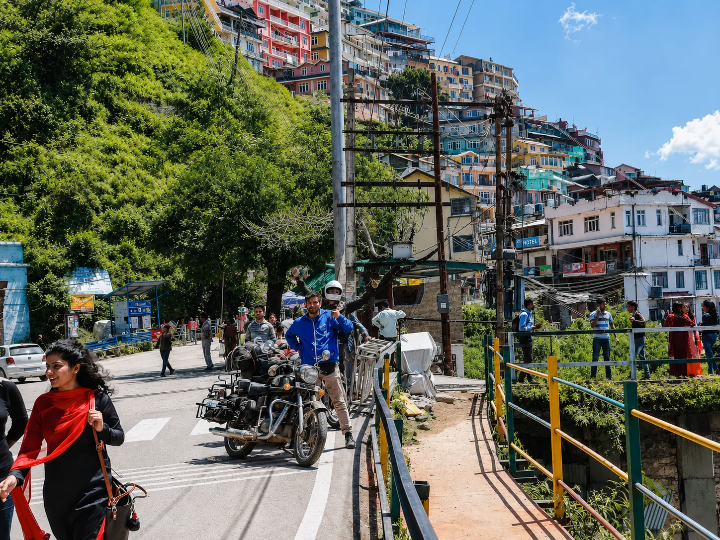 Motocicleta de aventura frente a una ruta de alta montaña en el Himalaya