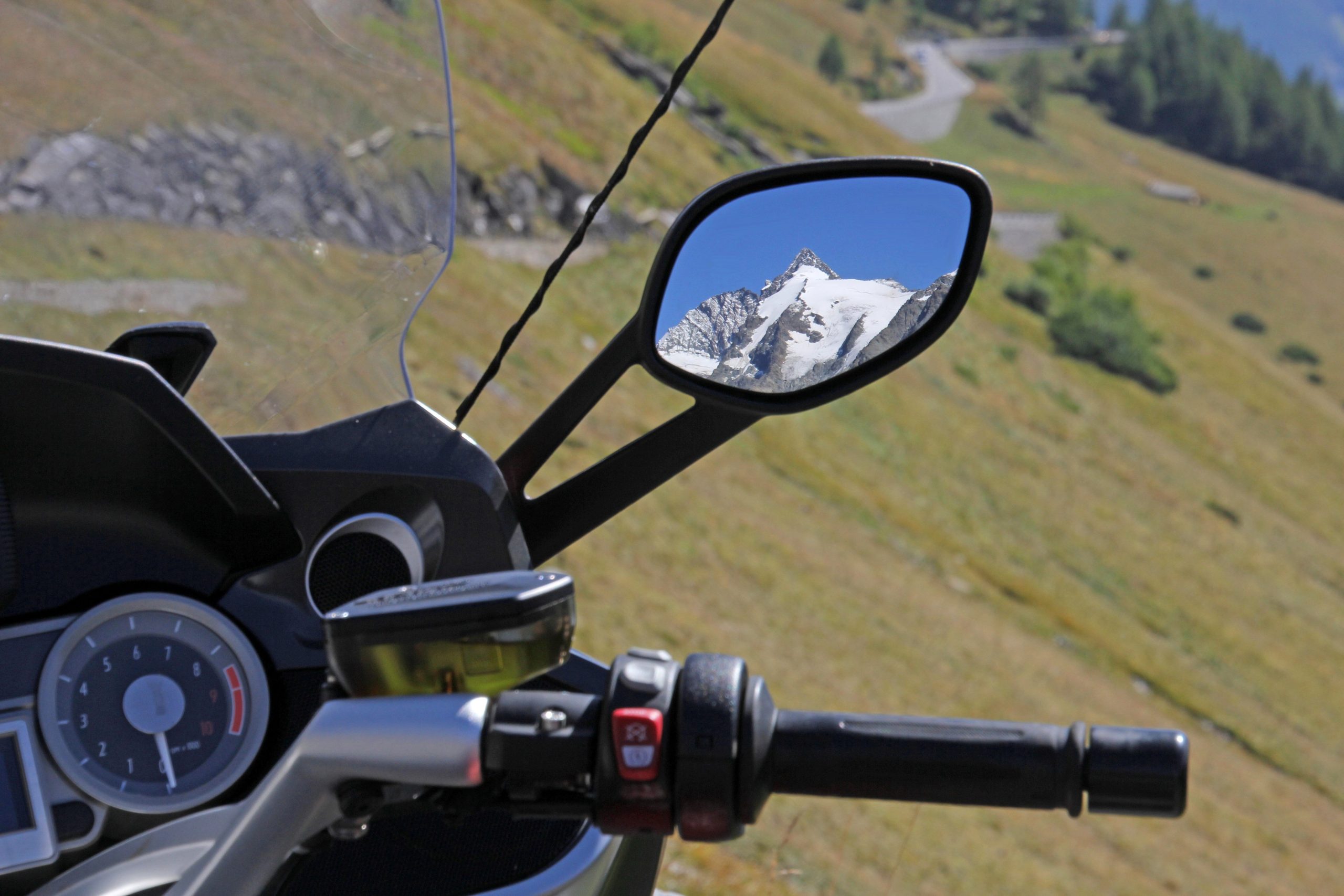 En este momento estás viendo Ruta en Moto de Milán a Sankt Moritz: Guía del Día 1